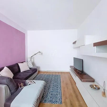Giuly House Lejlighed