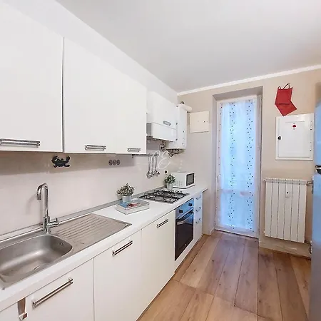 Giuly House Apartment *