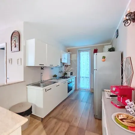 Giuly House Apartment